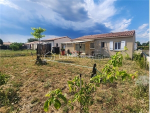 maison traditionnelle à la vente -   26450  CHAROLS, surface 90 m2 vente maison traditionnelle - UBI478895120